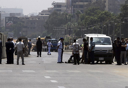 desactivar una bomba en el cairo